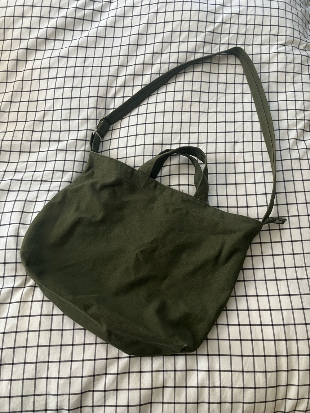 BAGGU CANVAS TOTE - Vertical Duck Bag in ARMY GREEN